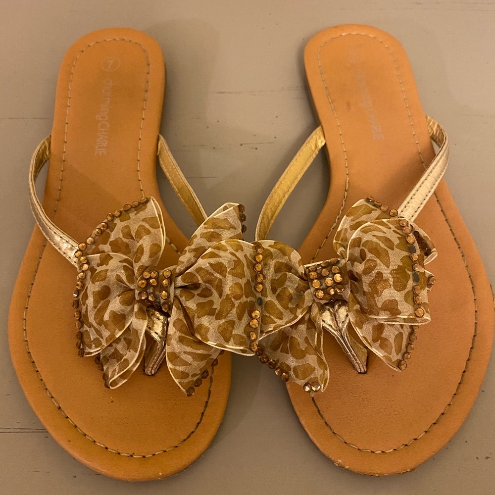 Charming Charlie leopard bow flip flops size 7